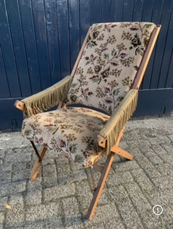 Image 1 of Vintage klapstoel met bloemenprint en franjes 