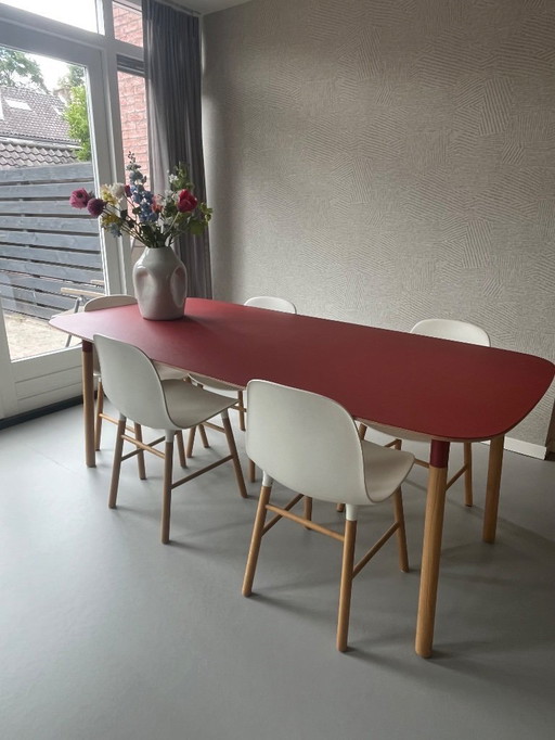 Normann Copenhagen Form table + 5 chairs.