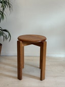 Vintage massief grenen krukje – Scandinavisch modernistisch stijl