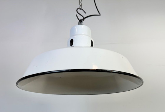Image 1 of Industriële witte geëmailleerde fabriekshanglamp van Abolite, jaren 60