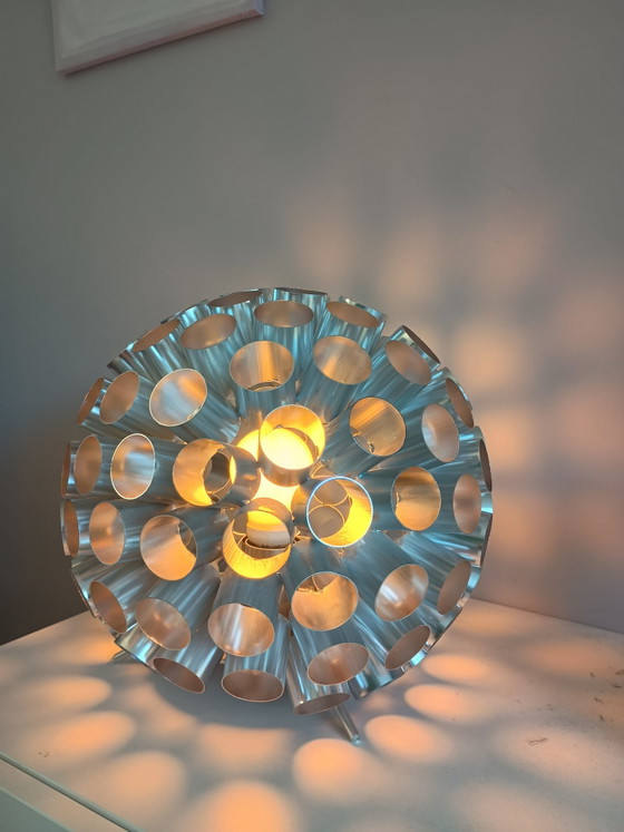Lampe vintage Space Age en aluminium sur pieds de Kenwell années 90. Lampe de design rare (photo 3 of 6)