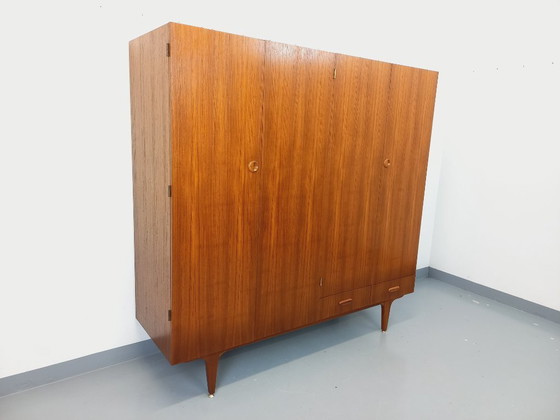 Image 1 of Armadio vintage in teak in stile scandinavo degli anni '60