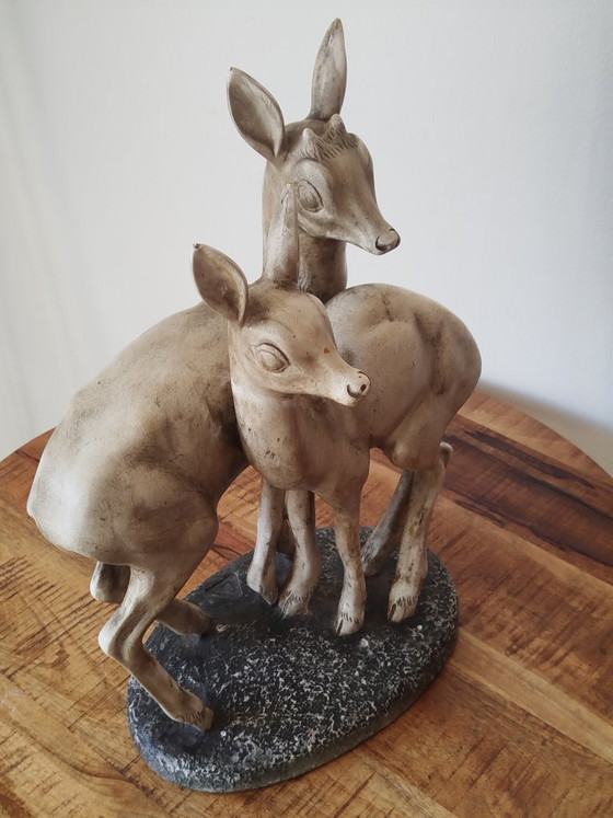 Bellissima scultura in gesso in stile Art Déco raffigurante una coppia di caprioli (circa 1930-40). (photo 7 of 15)