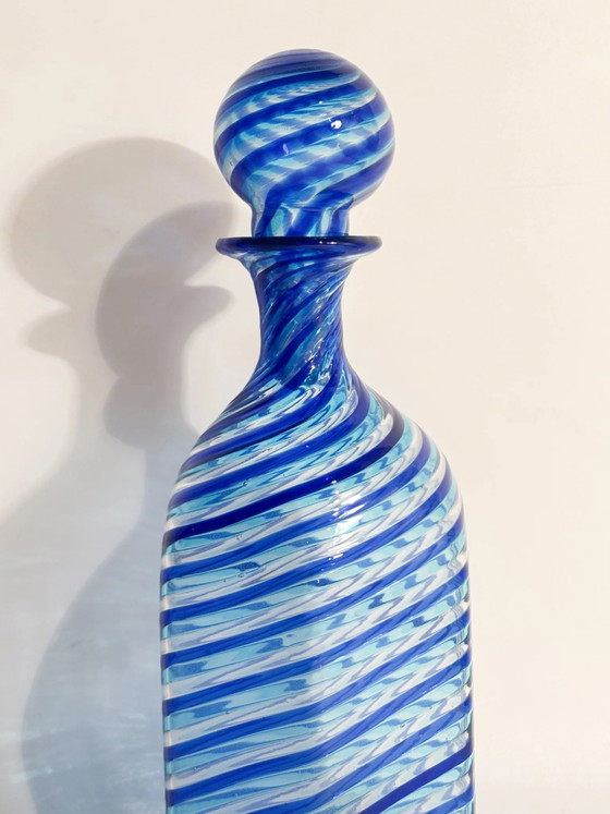 Bottiglia in vetro di Murano anni '70 con canework a spirale, Oggetti decorativi, Blu (foto 2 di 9)