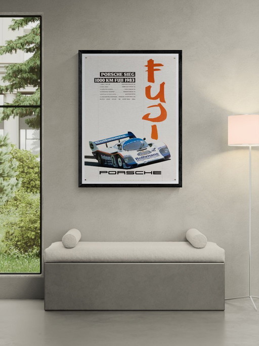 1000 km Fuji – 1983 – Originele vintage Porsche poster van Gruppe C – Vintage Motorsport – 102x76 cm