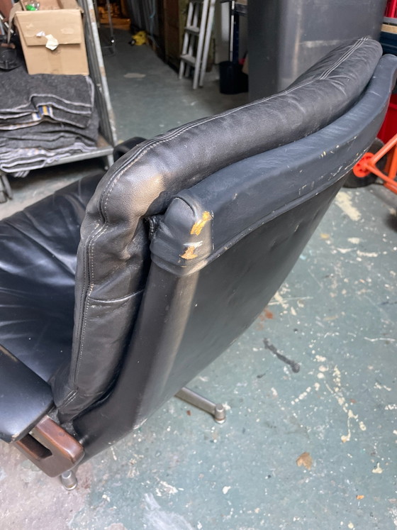 Fauteuil rétro avec accoudoirs en bois, Noir, Cuir, Métal (photo 3 sur 6)