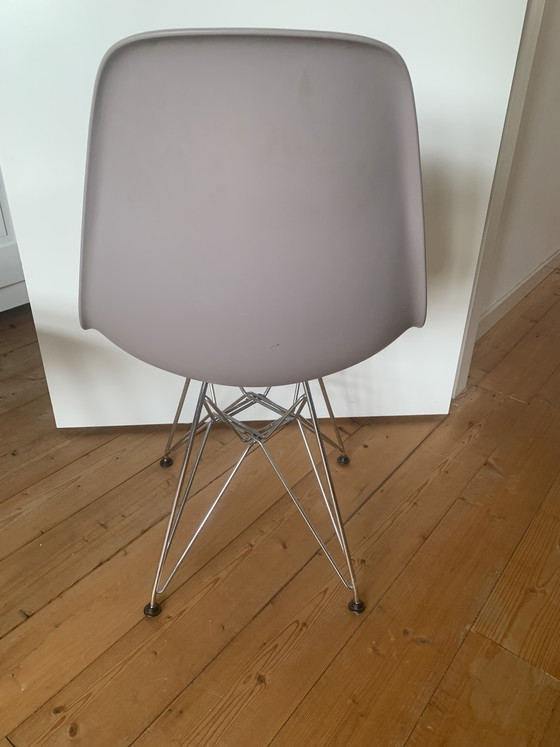 Image 1 of Chaise Vitra Eames couleur 25 - 2 pièces