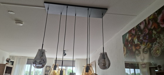 Bella lampada a goccia con paralumi in vetro ambrato e fumé, le lampade sono dimmerabili. (photo 3 of 5)