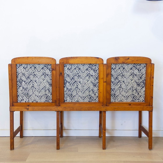 Image 1 of Gestoffeerde bank met 3 zitplaatsen, Spanje, 1910