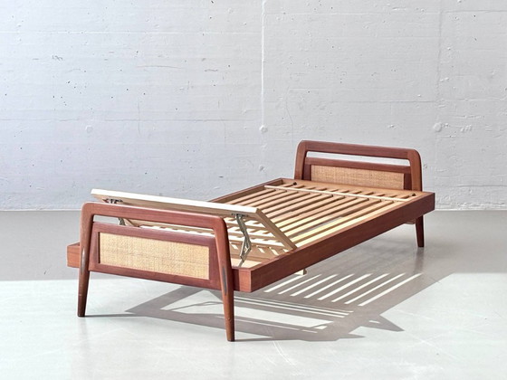 Image 1 of Cama Swiss Form de teca con tejido de ratán, Suiza, década de 1950.