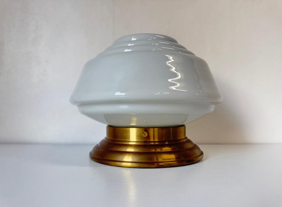 Image 1 of GISO plafonnière Art Deco getrapte kap opaalglas messing armatuur
