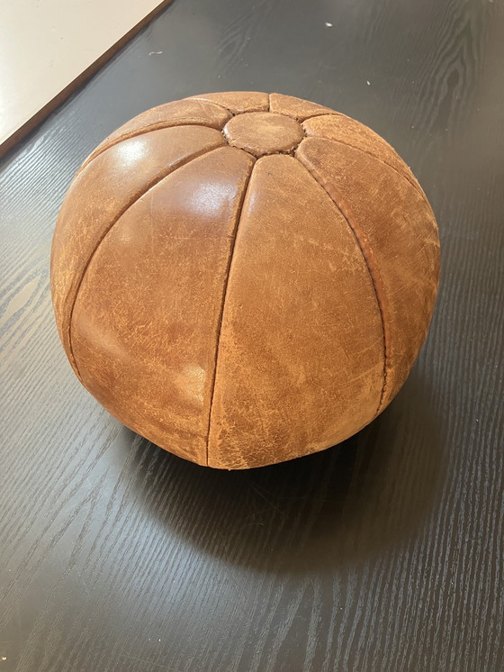 Image 1 of Oude vintage leren medicijnbal 3kg