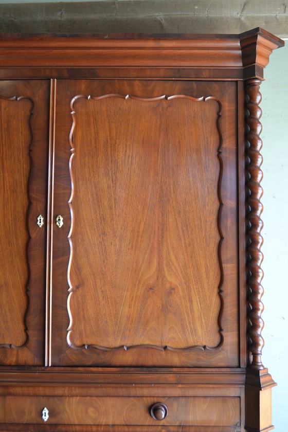 Image 1 of Mueble Biedermeier antiguo de madera de caoba.