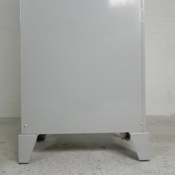 Image 1 of Armadietto medico in acciaio, Oostwoud, anni '60