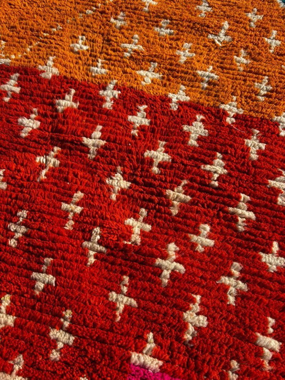 Image 1 of Tappeto Boujad marocchino arancione, 250x150 cm, in lana – Tappeto per interni moderni – Realizzato a mano da donne berbere