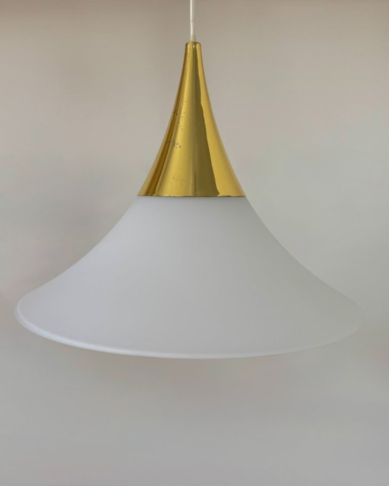 Image 1 of Paire de Suspensions Limburg en Laiton et Opaline, Allemagne, 1970