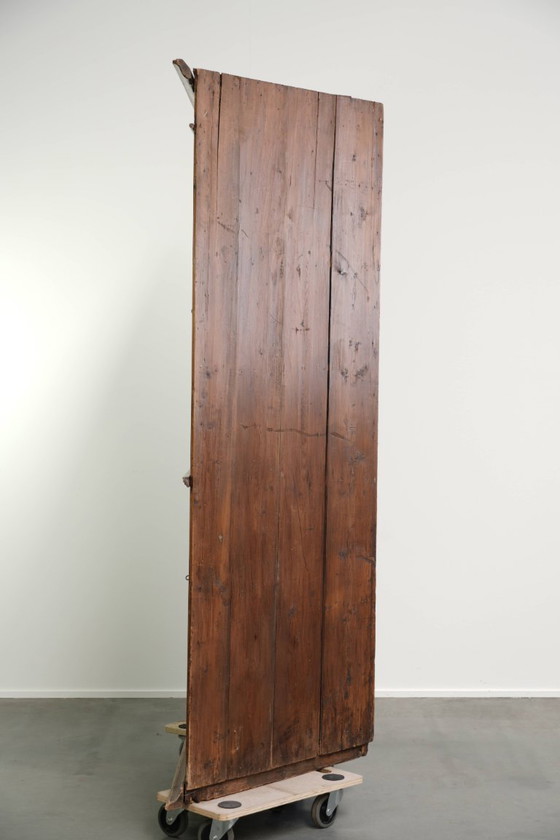 Belle armoire d'angle hollandaise pratique en vieux pin avec de beaux détails et une très belle patine (photo 5 of 12)