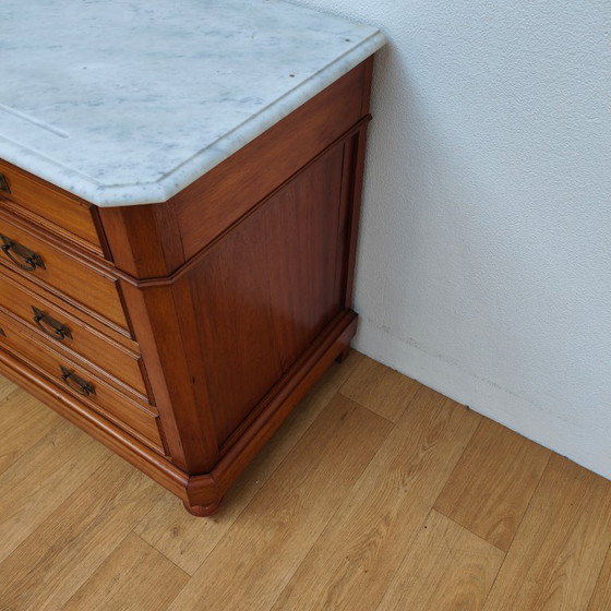 Image 1 of Buffet, commode, chiffonnier ou meuble de salle de bain ancien de style français avec plateau en marbre blanc