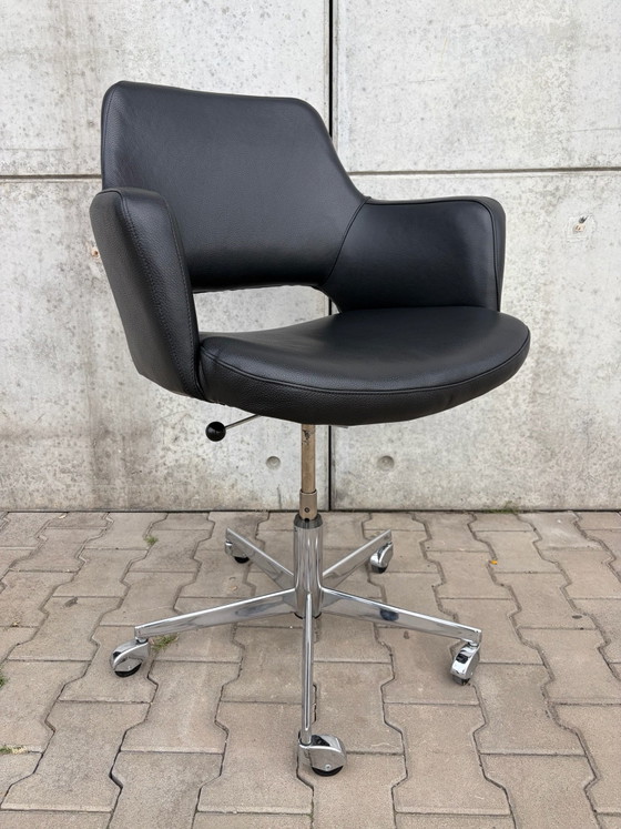 Chaise Egon Eiermann / Wilde + Spieth – Design Vintage Noir – Chaises pivotantes, Cuir (photo 2 of 10)