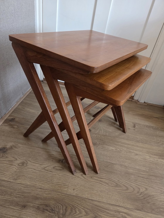Image 1 of Vintage bijzettafels nesting tables