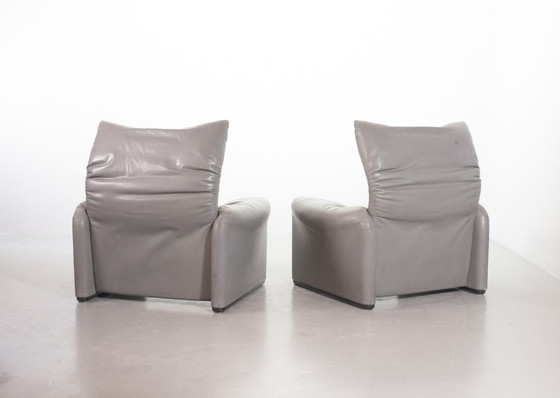 Image 1 of Set of 2 Mid-Century Italian Design Cassina Lounge Chair ‘Maralunga’ by Vico Magistretti in Dolphin Grey Leather. Italy, 1970s.