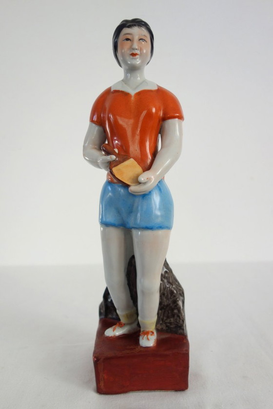 Image 1 of Estatua femenina de porcelana china con forma de galleta - Revolución Cultural n.° 10