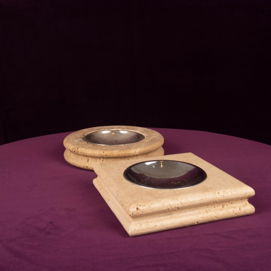 Pair of Italian Travertine Ashtrays / Vide-Poches, round and square 1970 – Table accessories, Metal (photo 6 of 20)