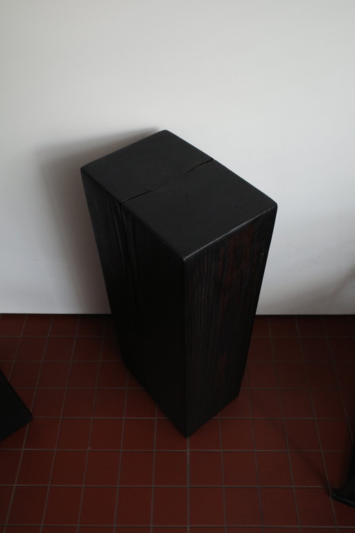 Socle droit en bois massif ébonisé