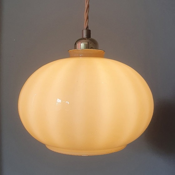 Image 1 of Lampada a sospensione vintage in vetro opalino giallo pastello/arancione