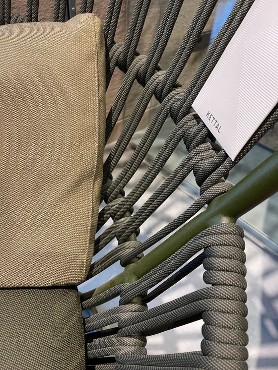 Image 1 of 1 fauteuil club Cala avec table d'appoint en maille de Kettal