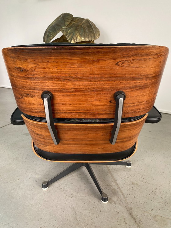 Charles e Ray Eames Lounge Chair e Ottomana 1991 – Charles & Ray Eames, Sedie e poltrone, Leather, Wood (photo 4 of 10)