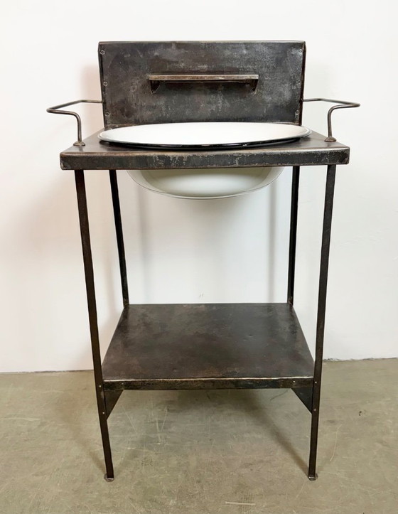 Image 1 of Lavabo industrial antiguo de hospital, década de 1960.