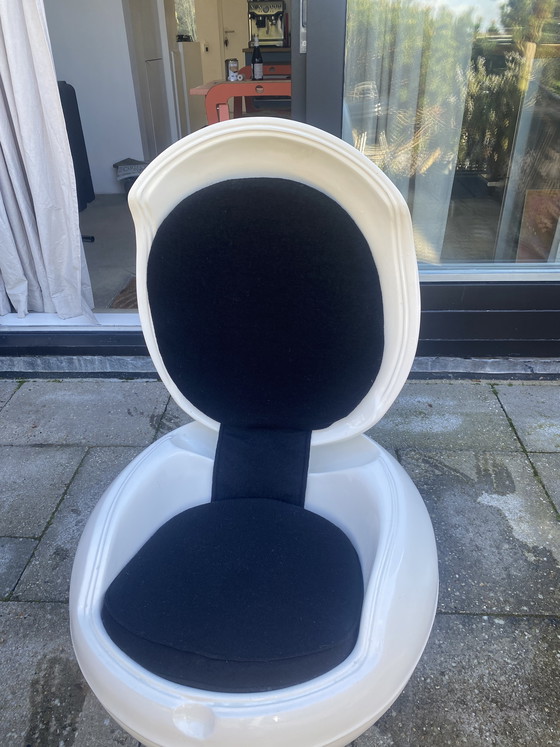 Image 1 of sedia a forma di uovo