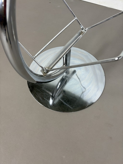 Mesa auxiliar Kokoon de diseño vintage, de cristal y cromo.
