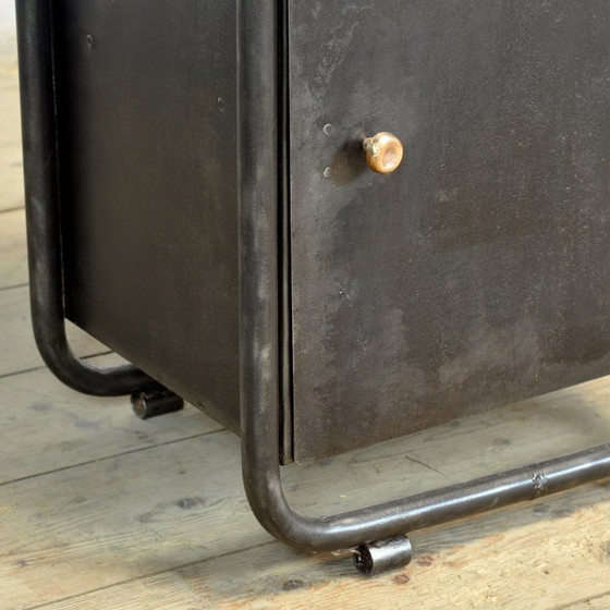 Image 1 of Set Bauhaus nachtkastjes van ijzer en glas, jaren 1920