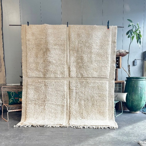 Modern White Moroccan Mrirt Wool Rug 200x260 cm – Abstract Handwoven Berber Carpet