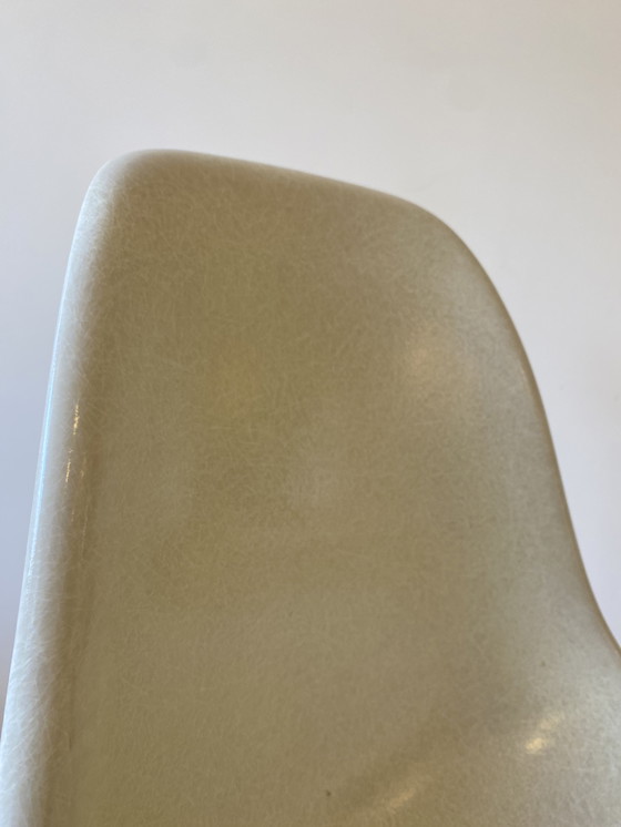 Image 1 of Sedia con scocca in fibra di vetro Eames Herman Miller