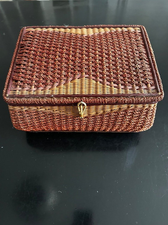 Image 1 of coffre en osier vintage 