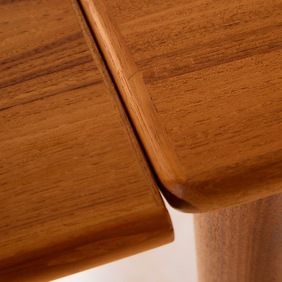 Image 1 of MK9798 Table de salle à manger en teck restaurée