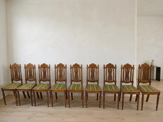 Image 1 of Set van 9 eetkamerstoelen in renaissance-revivalstijl, gesneden hout, Tsjechoslowakije, begin 20e eeuw