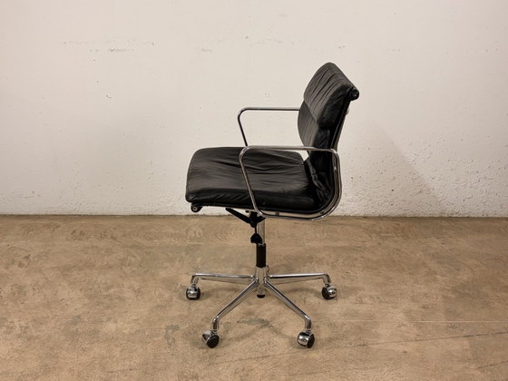 Image 1 of Silla Vitra Eames Soft Pad EA 217