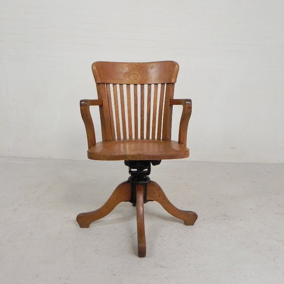 Silla de oficina de roble con sistema de muelles ajustable y regulación de altura, década de 1950. (photo 4 of 35)