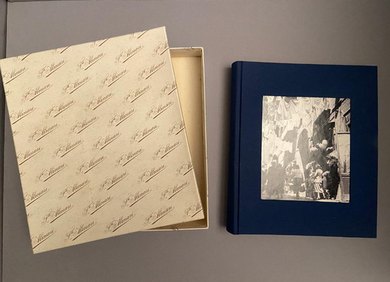 Image 1 of Album fotografico con foto "Giorno di buccato" Fosco Maraini, prodotta da Fratelli Alinari