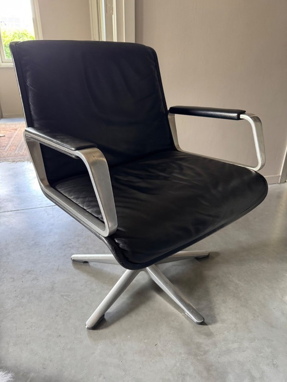 Image 1 of 4 esclusive sedie a secchiello brutaliste degli anni '60 in pelle e acciaio spazzolato