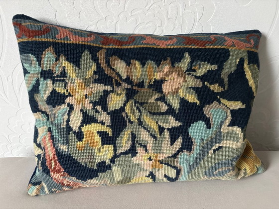 Image 1 of Cuscini con decorazioni di uccelli, ricamati a mano, anni '30