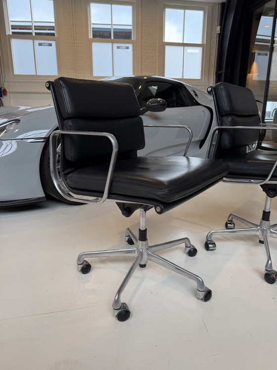 Image 1 of Lot de 4 - Coussins Eames ICF EA217 Softpad en cuir noir et aluminium
