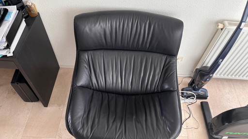 Artifort F522 draaifauteuil