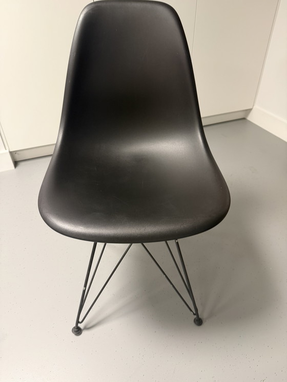 3 chaises Vitra Eames DRS – Chaises de salle à manger, Metal, Plastic (photo 13 of 15)