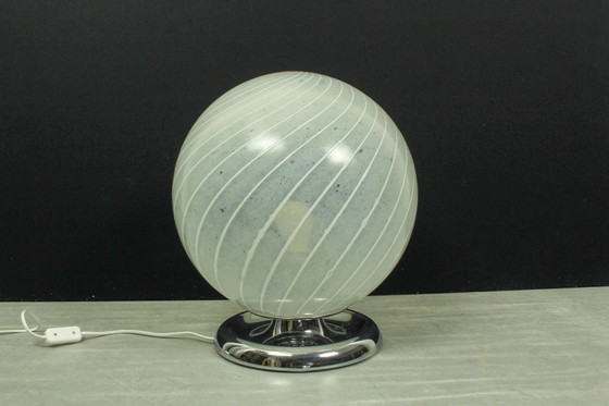 Image 1 of Mid Century Murano tafellamp met draaikolk en chromen voet
