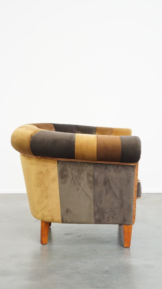 Image 1 of In zeer goede staat verkerende unieke stoffen patchwork chesterfield clubfauteuil in Engelse stijl